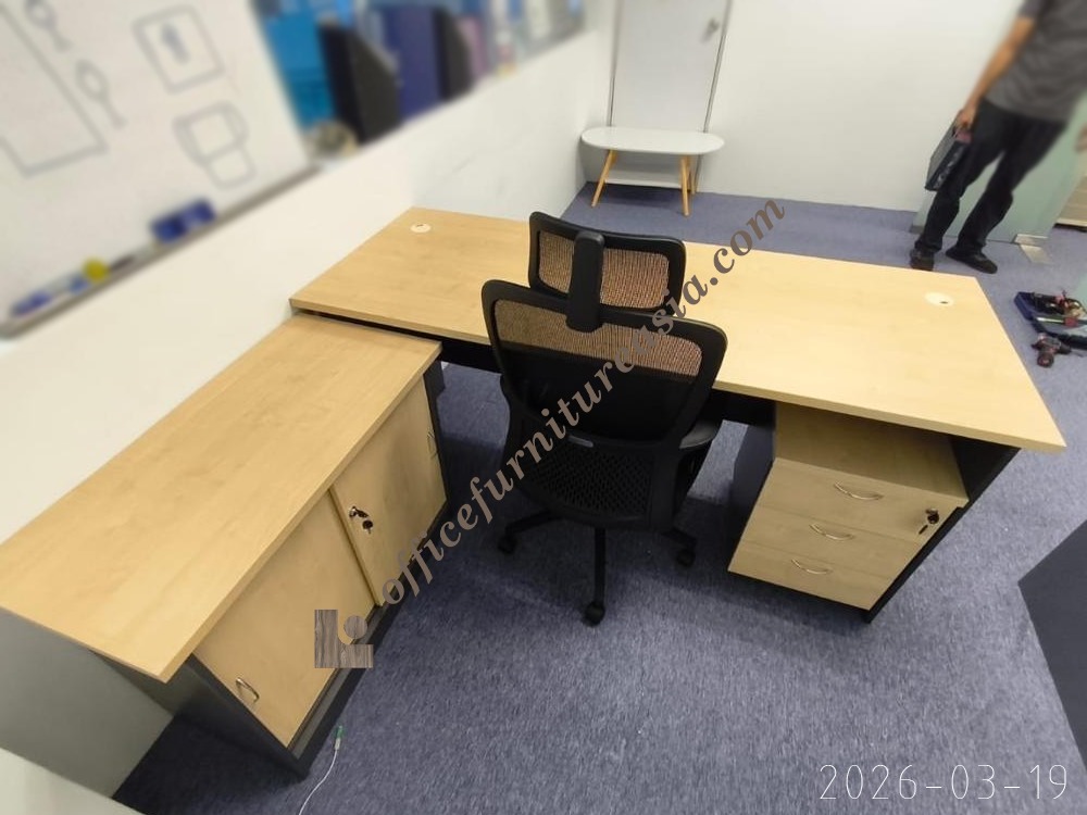 office-furniture-asia-delivery2