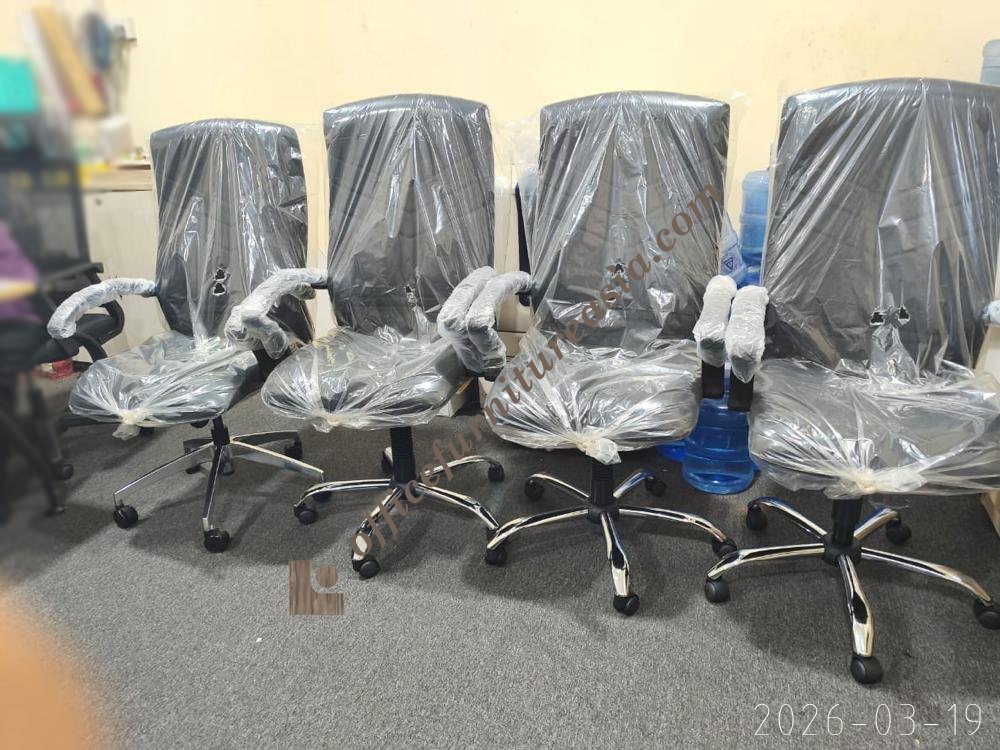office-furniture-asia-delivery3